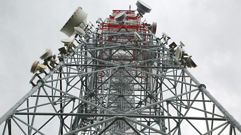 transmitter-tower-mast-communication-against-clear-blue-sky-61988370